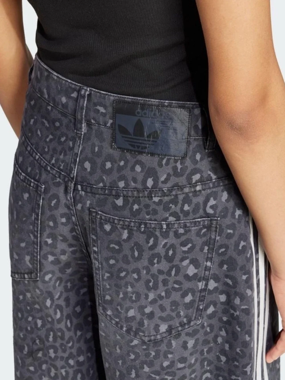 NWT adidas Originals Leopard Print Loose Denim Pants - Size 23”
